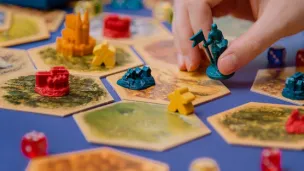 Plateau de jeu avec des pions